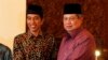 Presiden Susilo Bambang Yudhoyono bersama presiden terpilih Joko "Jokowi" Widodo di Jakarta. 