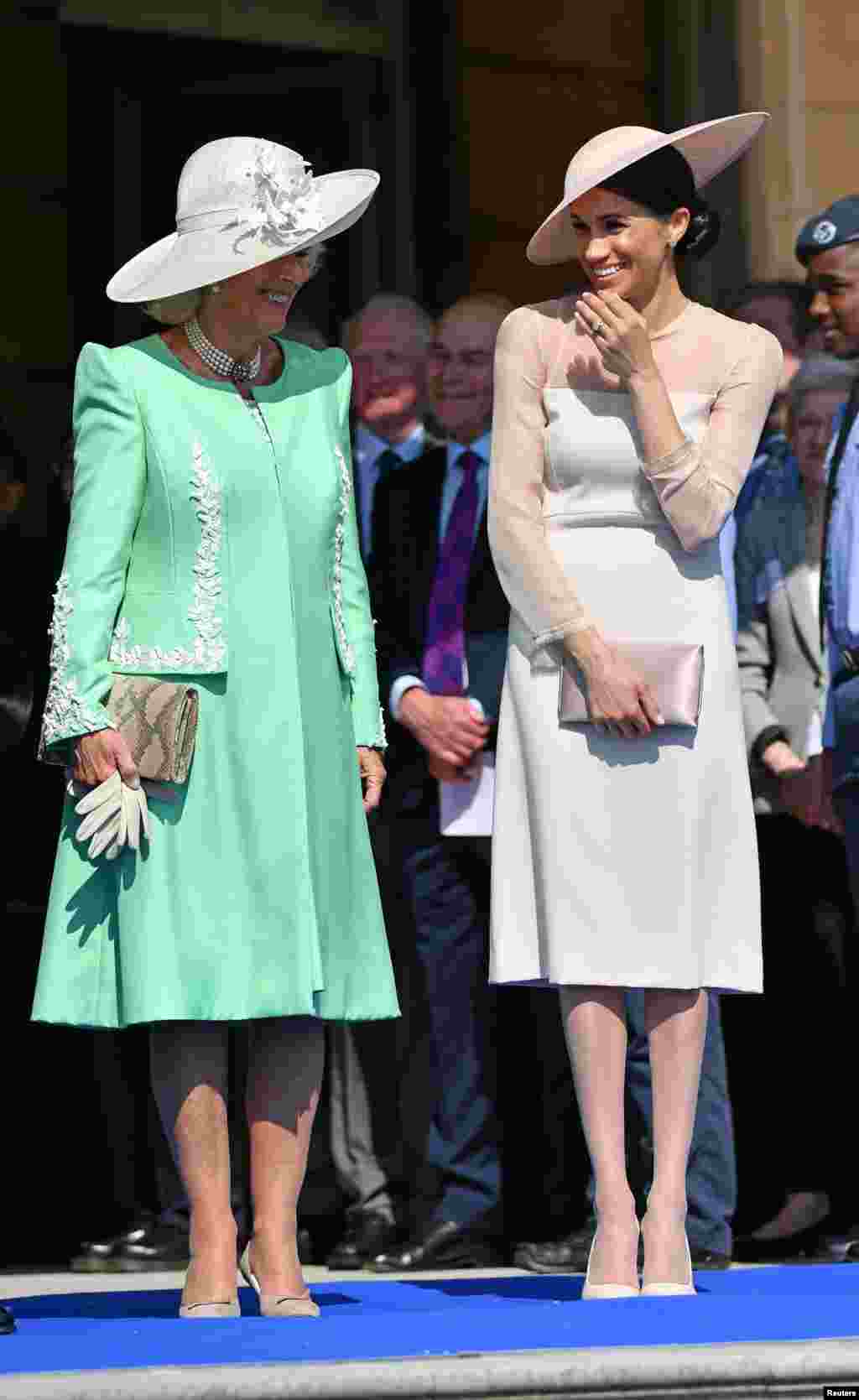 ព្រះនាង Meghan( Duchess of Sussex) ចូលរួម​ក្នុង​ពិធី​ជប់លៀង​ក្នុង​ព្រះរាជវាំង Buckingham Palace ជាមួយ​នឹង​ព្រះនាង​ Camilla (Duchess of Cornwall) ក្នុង​ទីក្រុង​ឡុងដ៍។