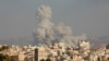 Asap mengepul dari wilayah Tyre di selatan Lebanon, pada 23 September 2024, di tengah pertempuran lintas batas antara Israel dan Hizbullah. (Foto: Reuters/Aziz Taher)