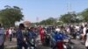កម្មករ​ច្រើន​ម៉ឺ​ននាក់​​ធ្វើ​បាតុកម្ម​​នៅតាម​ផ្លូវ​ទៅ​ក្រសួង​ការងារ
