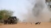 Des soldats français font exploser des mines sur le site d'un attentat-suicide, Gao, sur la route de Gourem, le 10 février 2013 