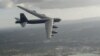 미 공군 B-52H 전략폭격기가 괌 해안 상공을 비행하고 있다.