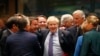 Firai Ministan Birtaniya Boris Johnson (tsakiya) tare da wasu kusoshin nahiyar turai a wani taro da suka yi a Brussels. APTOPIX Belgium EU Brexit