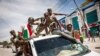 Des hommes aux couleurs du drapeau du Somaliland participent aux célébrations du 27ème anniversaire de l'indépendance autoproclamée du Somaliland à Hargeisa, au nord-ouest de la Somalie, le 15 mai 2018.