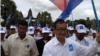 លោក សម រង្ស៊ី​ ប្រធាន​គណបក្ស​សង្គ្រោះជាតិ​​ក្នុង​ពេល​ដឹកនាំ​ការ​ឃោសា​បោះឆ្នោត​នៅ​ខេត្ត​សៀមរាប​កាល​ពី​ថ្ងៃ​ទី​២៤ កក្កដា ២០១៣។