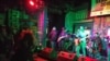 Penampilan Grup musik independen Efek Rumah Kaca di SXSW Music Festival 2018, di Kota Austin, Texas, 17 Maret 2018. (VOA/ Naratama Rukmananda)