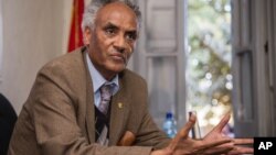 ፋይል ፎቶ - የመድረክ ሊቀመምበር በየነ ጴጥሮስ 