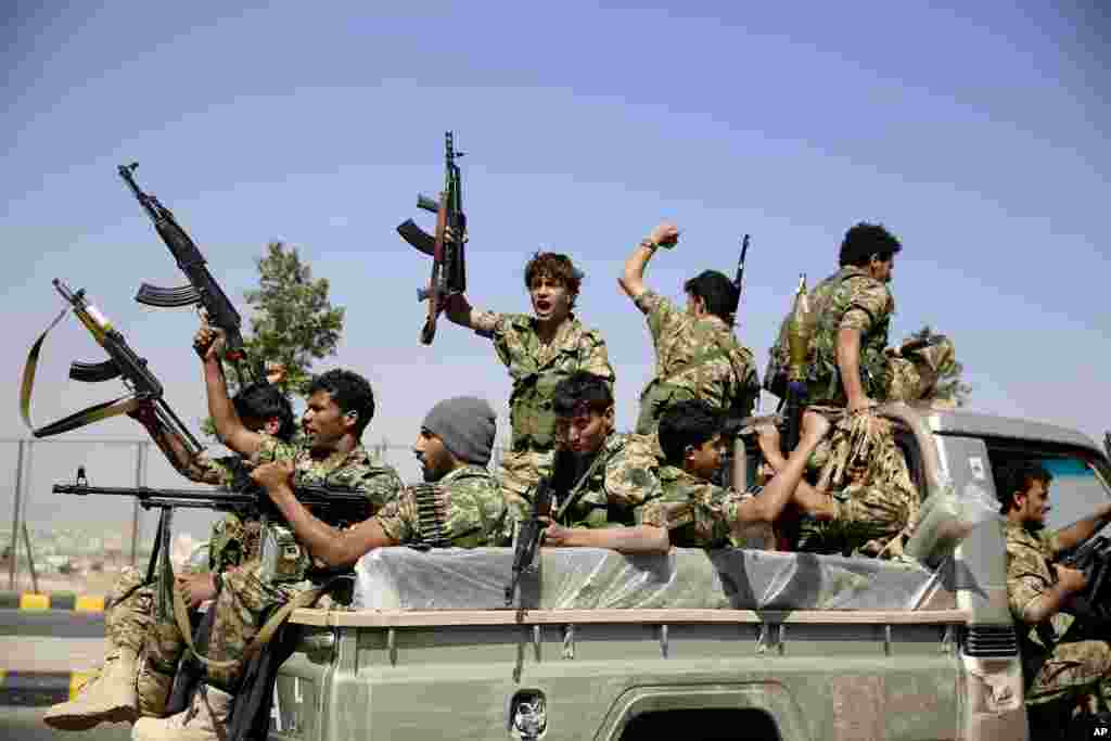 Shi&#39;ite fighters, known as Houthis, ride on a patrol truck as they chant slogans during a tribal gathering showing support for the Houthi movement in Sana&#39;a, Yemen.
