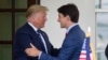 Presiden AS Donald Trump dan PM Kanada Justin Trudeau dalam pertemuan di Gedung Putih, 20 Juni 2019 (foto: dok). 