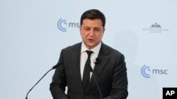 На фото: Президент України Володимир Зеленський закликав до негайного запровадження санкцій проти Росії 