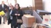 Marija Novaković (ispred) i njena majka Slavica Filipović (Foto: VOA) 