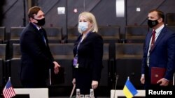 Голова представництва України при НАТО Наталія Галібаренко на нараді міністрів оборони країн альянсу в Брюсселі 17 лютого 2022 р.