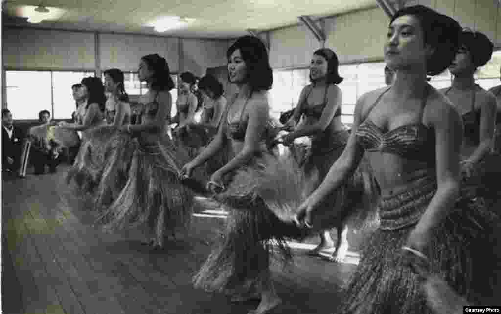 The original 'hula girls' for the theme park were coal miners' daughters, (Courtesy, Joban Kosan Co.)