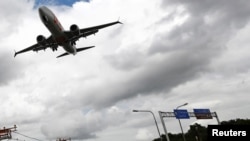 Un avion Boeing 737 Max des compagnies aériennes brésiliennes GOL Linhas Aereas se prépare à atterrir à l'aéroport Salgado Filho de Porto Alegre, Brésil, le 9 décembre 2020.