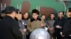 김정은 북한 국방위원회 제1위원장이 핵무기 연구 부문 과학자, 기술자들을 만나 핵무기 병기화 사업을 지도하는 모습을 2016년 3월 조선중앙통신이 보도했다. 사진 아래쪽에 핵탄두 기폭장치 추정 물체가 보인다.