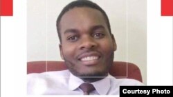 Doctor Peter Magombeyi vanonzi vakapambwa kubva pamba pavo neMugovera nevanhu vatatu vakanga vakapakata zvombo.