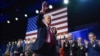 Prezidan eli Donald Trump salye patizan yo pandan lap mache ak madanm ni Melani Trump nan Sant Konvansyon Palm Bech la nan West Palm Beach, Florid, 6 Nov. 2024. 