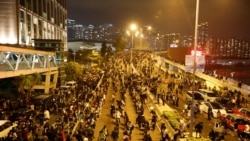 VOA Asia - Police and protesters match moves in Hong Kong