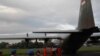 Persiapan pemberangkatan pesawat Hercules TNI AU Senin (28 Desember) untuk mencari pesawat AirAsia QZ8501 (VOA Indonesia/ Andylala)