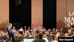 Korean-American contestant Holly Hyun Choe conducts during La Maestra. She currently conducts in Switzerland. (L. Bryant/VOA)