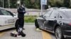Поліція на місці обстрілу автомобіля першого помічника президента. Фото "Радіо Свобода"