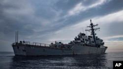 Arhiv - Razarač USS Carney na fotografiji američke ratne mornarice, u Sredozemnom moru, 23. oktobra 2018.