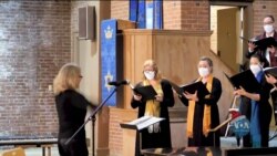 Колядники у Нью-Йорку поєднали українські, американські та англійські Різдвяні пісні. Відео