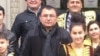 Zokir Aliyev (qora sharfda)