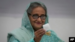 প্রধানমন্ত্রী শেখ হাসিনাঃ টানা ১৫ বছর ক্ষমতায় থাকার পর অর্থনীতি চালেঞ্জের মুখে। ফটোঃ ৭ জানুয়ারি, ২০২৪।