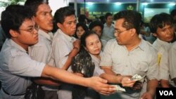 Para PNS pria di Kabupaten Lombok Timur, Nusa Tenggara Barat, wajib membayar Rp 1 juta tiap melakukan poligami.