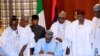 Buhari yana sa hannu a kasafin kudin 2018.