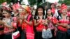 NLD ထောက်ခံသူ ဒေသခံများ။ (၂၀၁၅ ရွေးကောက်ပွဲ စည်းရုံးရေးခရီးစဉ်)