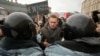 Alexey Navalny akiwa katika maandamano wakati wa uhai wake.