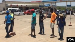Abatsha bakhuluma ngosuku lweKhisimusi. 