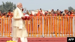 ভারতের প্রধানমন্ত্রী নরেন্দ্র মোদী অযোধ্যায় রাম মন্দির ধর্মীয় আচারের মাধ্যমে উদ্বোধন করেন। 