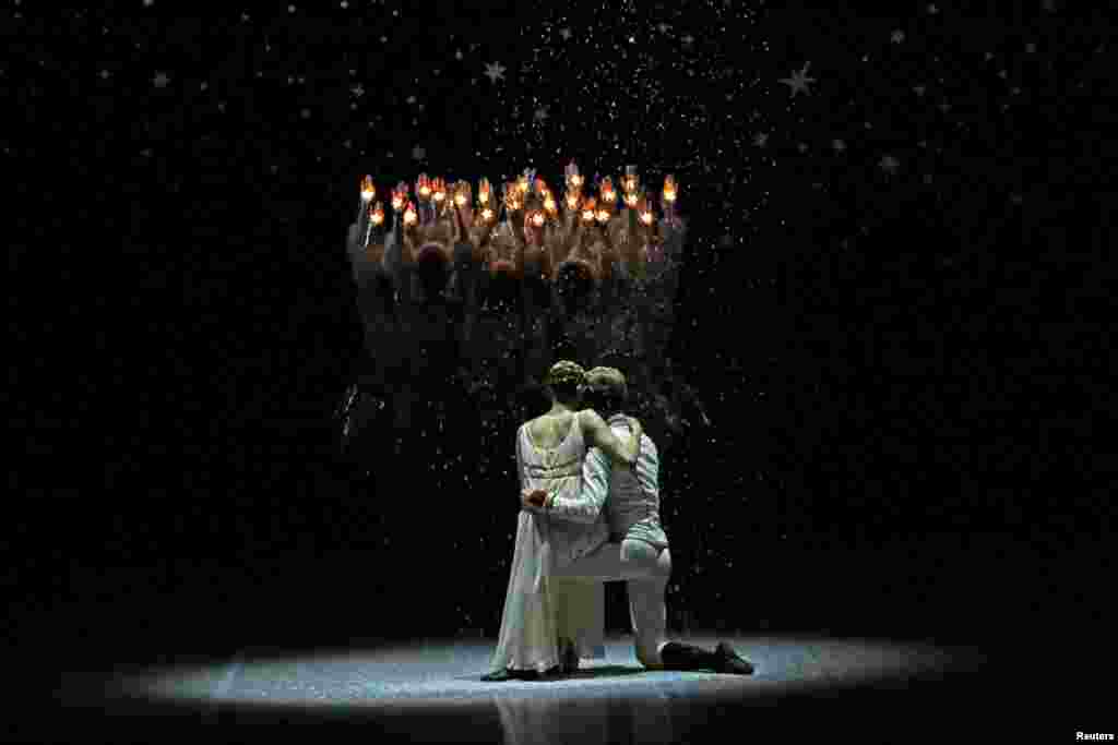 Ballet soloist Valeria Zapasnikova (L) and principal dancer Leonid Sarafanov perform in Nacho Duato's "The Nutcracker" at the Mikhailovsky Theatre in St. Petersburg, Russia.
