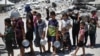 Palestinska djeca čekaju u redu za obrok tokom podjele hrane u izbjegličkom kampu Bureij u centru Pojasa Gaze 21. augusta 2024.