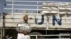 Assistance de l'UNRWA, camp de réfugiés palestiniens de Jebaliya, Bande de Gaza, le 13 avril 2006.